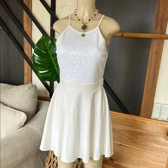 Emerald Sundae White Sequin Halter Dress size 7 - Picture 1 of 7